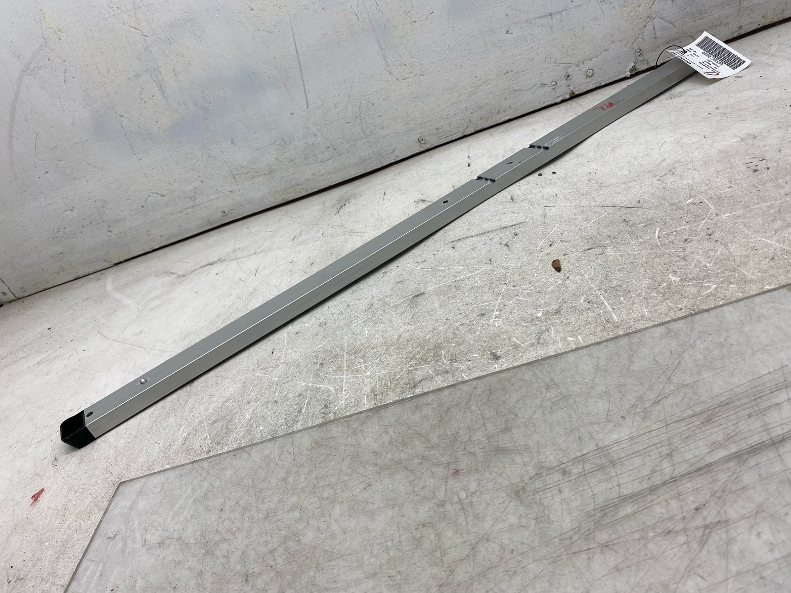2015-2020 BENTLEY BENTAYGA REAR LEFT TRUNK CARGO LUGGAGE FLOOR RAIL 36A863555
