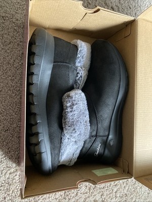 Skechers, Women's 10 On-The-Go Joy Chugga Black Boots w Gray Faux Fur 