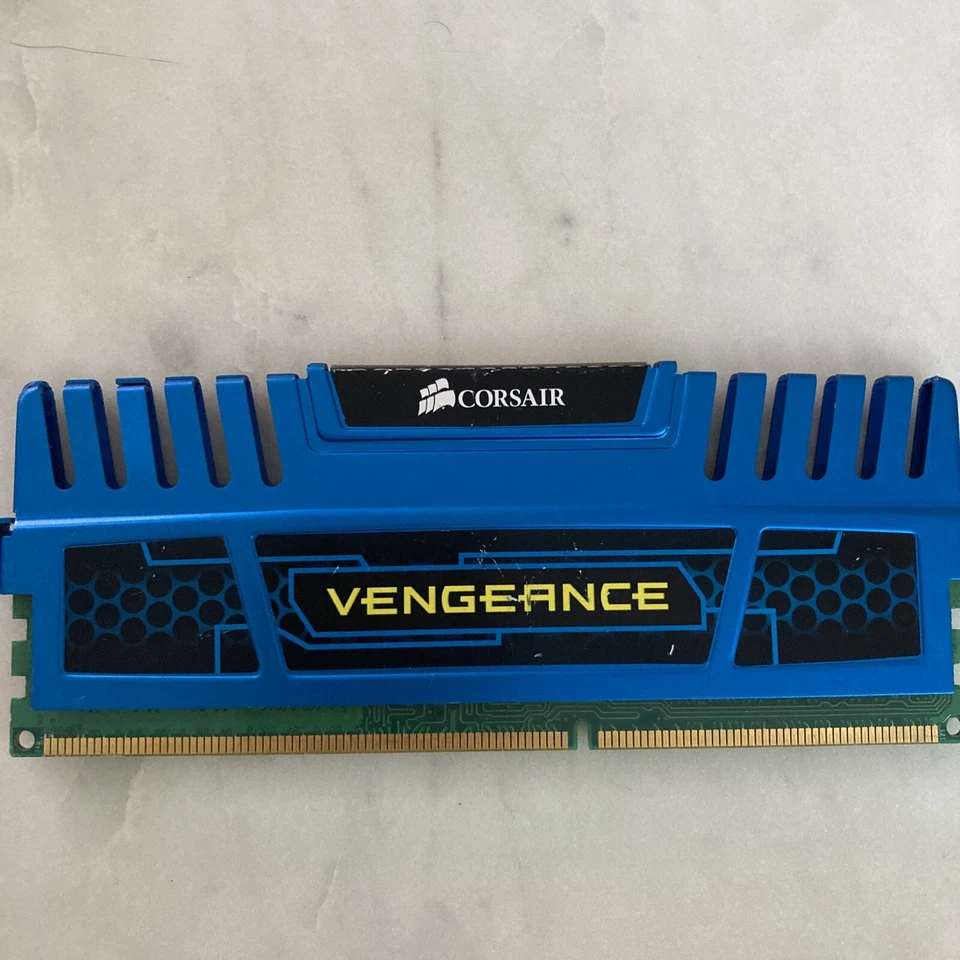 Corsair Vengeance RAM Memory Stick 2GB 1600MHz DDR3 CMZ4GX3M2A1600C9B - Image 3 of 3