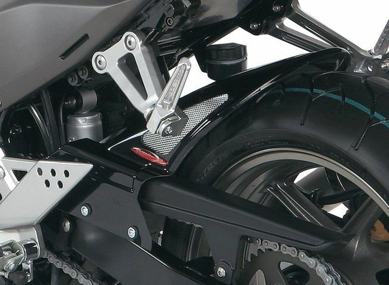 Kawasaki Z750 2007-2011 Carbon Look & Silver Mesh Rear