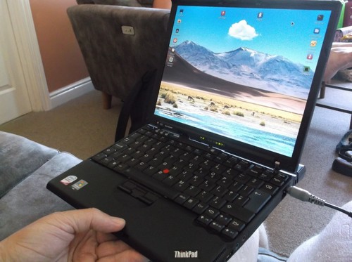 Thinkpad X61 Laptop 2,0 GHz Dual Core 4GB RAM 128GB SSD - Linux Neuwertig 22,1!!