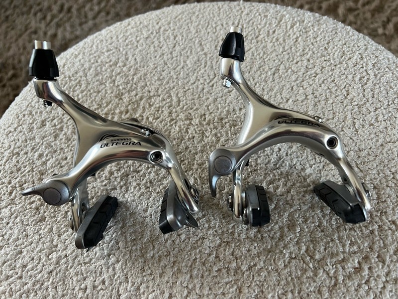 SHIMANO ULTEGRA BR-6600 ROAD BIKE RIM BRAKE CALIPERS IN LOVELY CONDITION