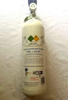 2 Liter Sauerstoff Flasche / gefüllt mit medizinischen Sauerstoff