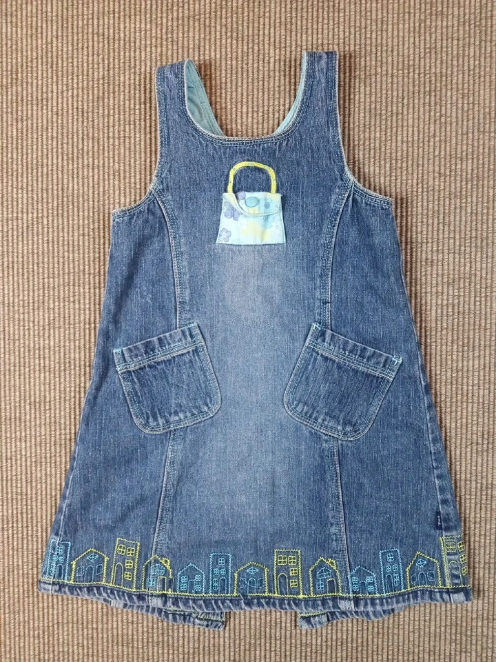 Vestido sin mangas de jean azul con parche de calabaza para niñas talla 4 Foto 2 de 4