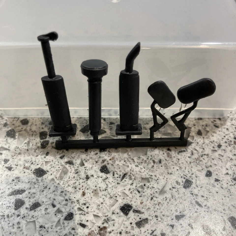 Britains 1/32  MB trac 1500 bonnet kit - Image 2 of 4