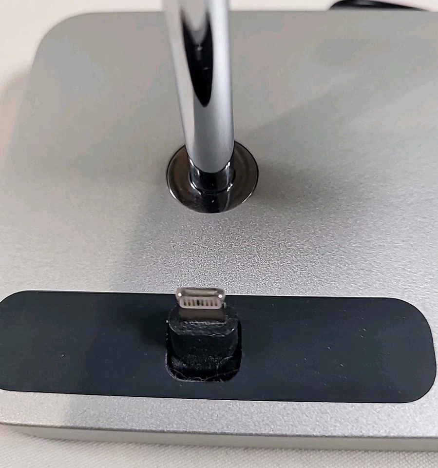 Base de carga BELKIN Valet para Apple Watch y iPhone - Modelo F8J183 Foto 3 de 4