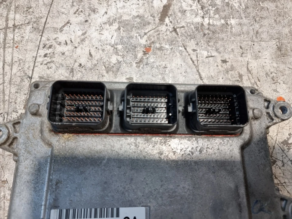 Honda Cr-V Engine Control Unit ECU 2.0 i-VTEC 4WD Petrol 2007 MK3 37820-RZV-E02 - Image 2 of 4