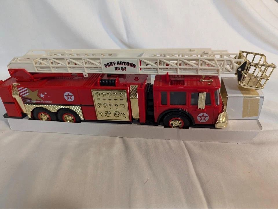 Texaco Port Arthur Fire Truck 1997 Gold Serial Numbered Limited Edition - Image 3 of 3