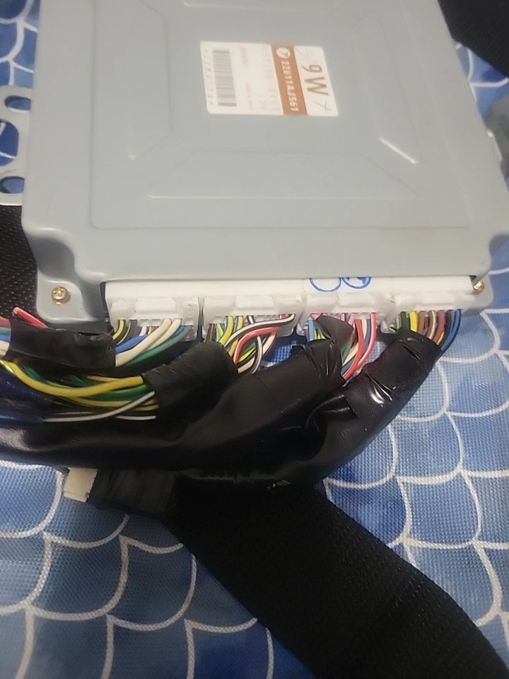 2005 SUBARU FORESTER ENGINE COMPUTER CONTROL MODULE (RH DASH) 22611AJ561 - Image 3 of 4