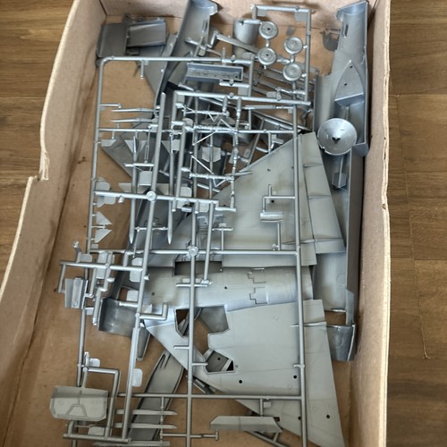 ESCI 1/48 Scale SAAB JA-37 Jaktviggen Plastic Model Kit 4059 - Picture 3 of 8