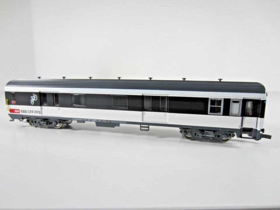 Roco 74082 Swiss Federal Railways Gotthard-Panorama Express 3-Car Set - Image 3 of 4
