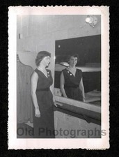 WOMAN DRESS LOOKING w/REFLECTION IN MIRROR OLD/VINTAGE PHOTO- H347