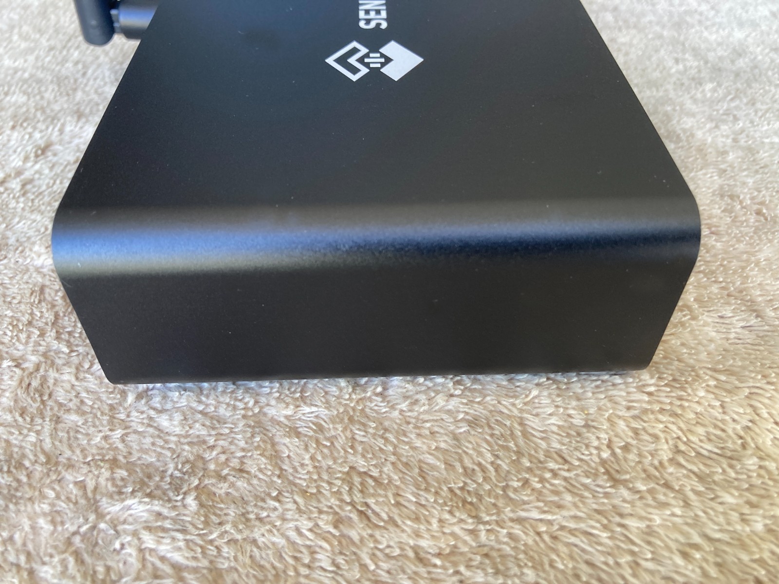 Sensecap M1-4915 Lorawan Indoor Gateway Helium Miner Hotspot Turns On READ AS IS