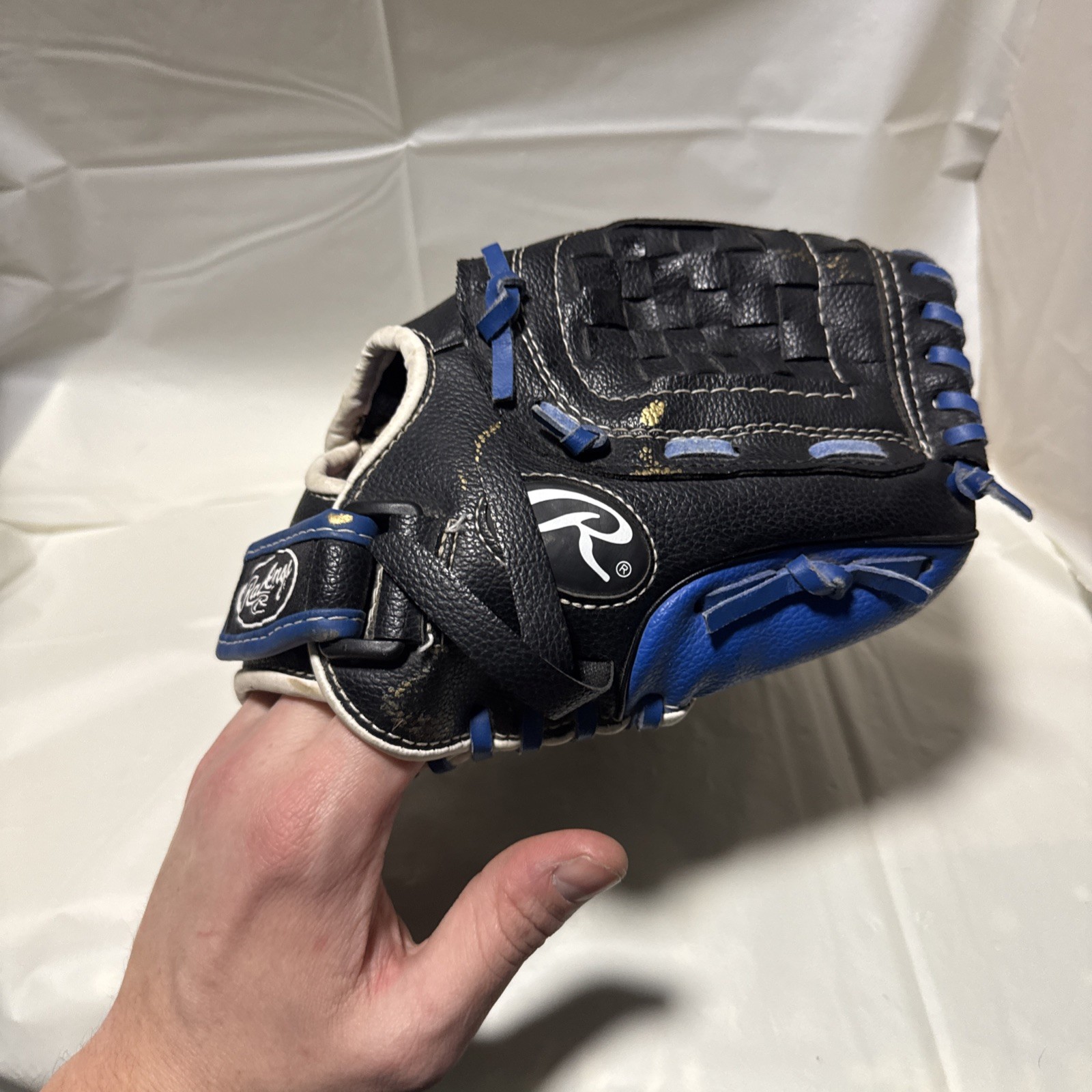 Blue Right Hand Thr
