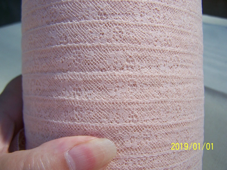 Ancienne dentelle " entre deux " de Calais. Couleur rose tendre. Très fine. N°4 - Photo 3/4