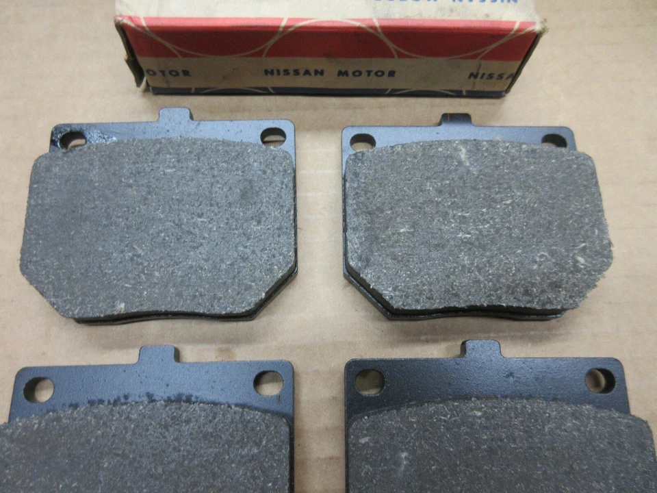 Pastillas de freno de disco vintage NOS 41060-01W26 para camioneta Nissan 720 A1 1981-1983 Foto 4 de 4