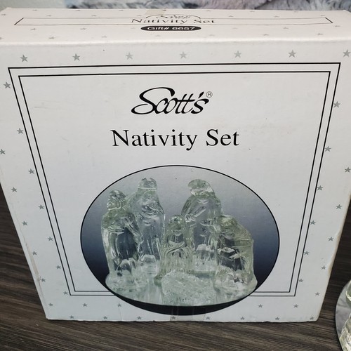Vintage Nativity Set of 7 Pieces Art Glass Clear Figurines Round Mirror Base SEE - Picture 7 of 10