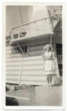 BLACK AND WHITE PHOTOGRAPH Original STUMBLED UPON SNAPSHOT 52 50 I