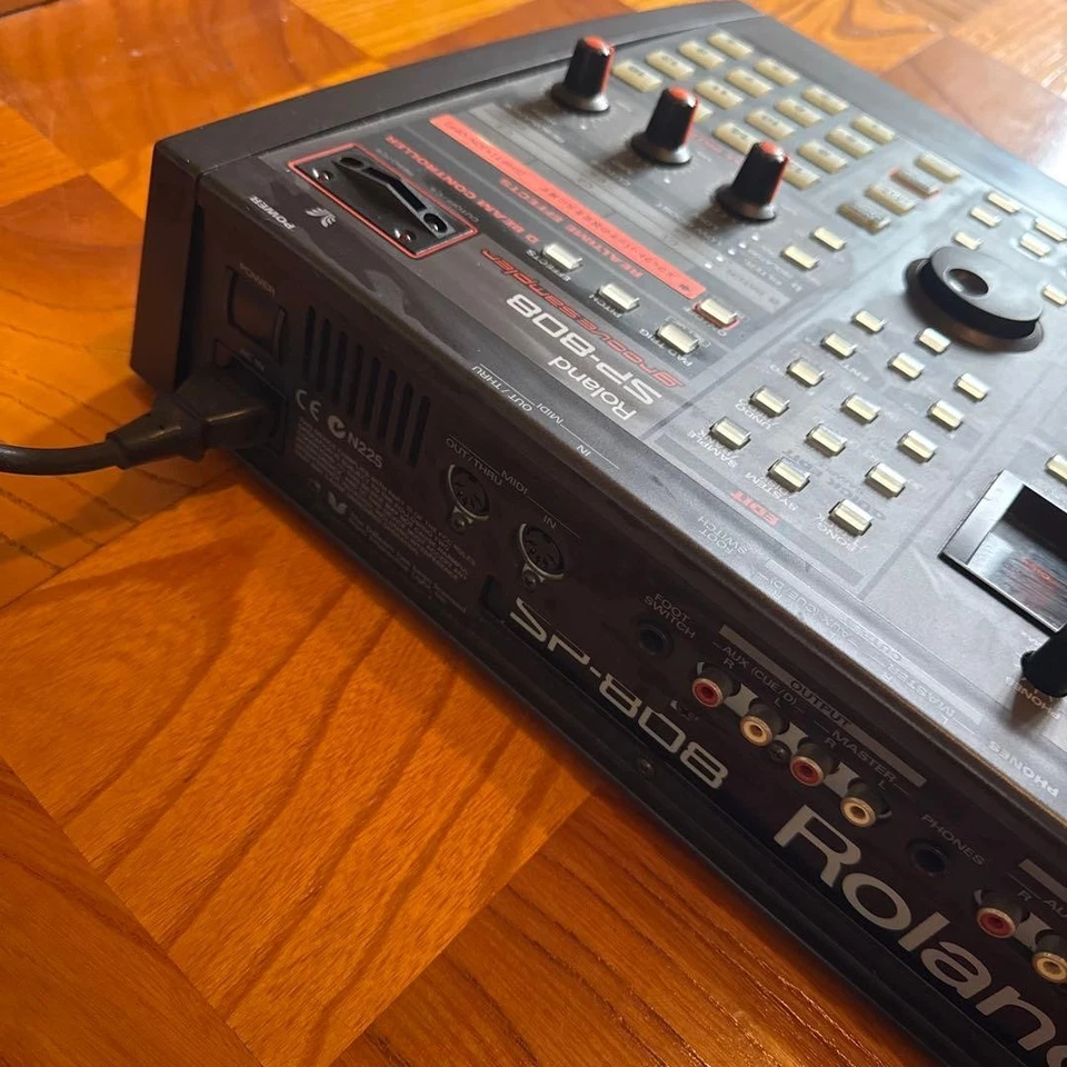 Roland SP-808 mit Stromkabel und Diskette getestet funktionstüchtig Groove Sampler - Bild 3 von 4