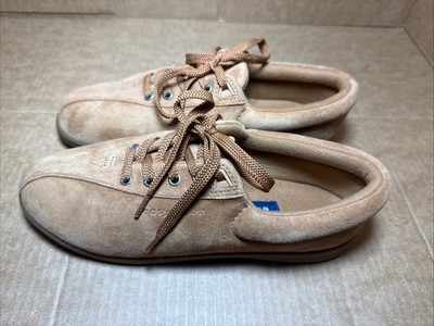 Easy Spirit ~Woman Size  8.5 m Beige Anti-Gravity Side Upper Shoe Sneaker.