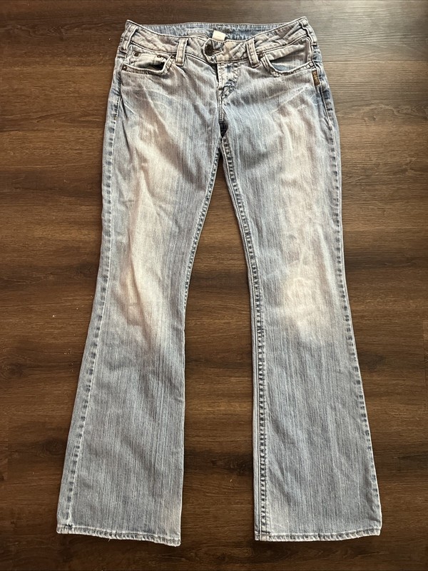 Women's Silver Jeans Size 29/35 Flared Blue Wash Distressed Denim