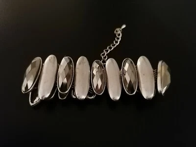 bracelet fantaisie en métal argenté pierre en résine - Photo 1/2