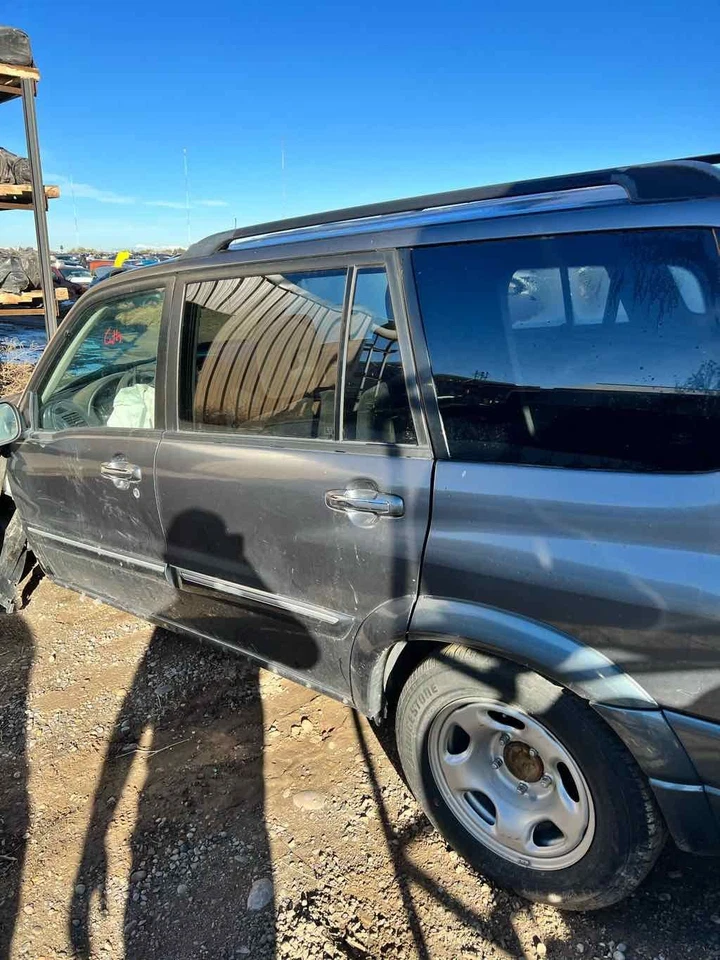 Used Rear Left Door Assembly Rear Side fits: 2005 Suzuki Vitara XL-7 Rear Left G Foto 3 de 4