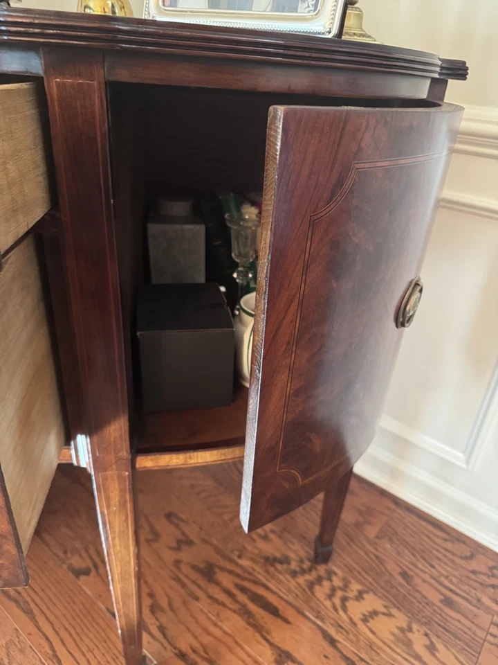 Johnson Handley Johnson sideboard - Flame mahogany inlaid bow front - Image 4 of 4
