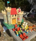 VTG 1974 Fisher Price Little People Play Family Castle #993  Made in USA