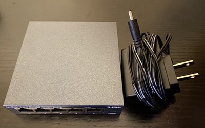 TP-LINK Technologies (TL-SG105) 4-Port External Switch - With 3 Ethernet Cables