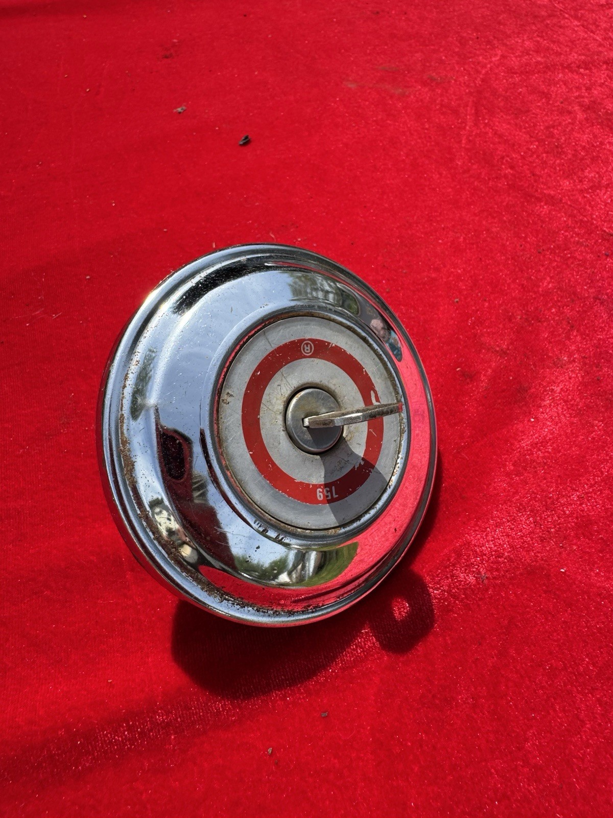 VINTAGE LOCKING GAS CAP & KEY WORKING ORIGINAL CUSTOM CHEVY FORD DODGE PLYMOUTH