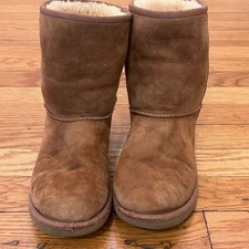UGG Kids Classic Short Chestnut Suede Boots Booties Size 4