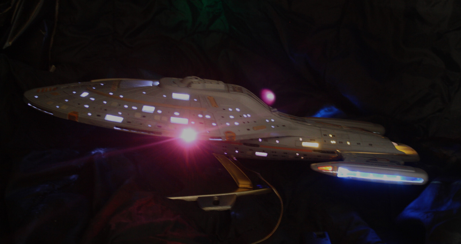Maquette Star Trek Voyager U.S.S. Voyager Revell 1997 neuve (Neuf avec Maquette Star Trek Voyager U.S.S. Voyager Revell 1997 neuve (Neuf avec