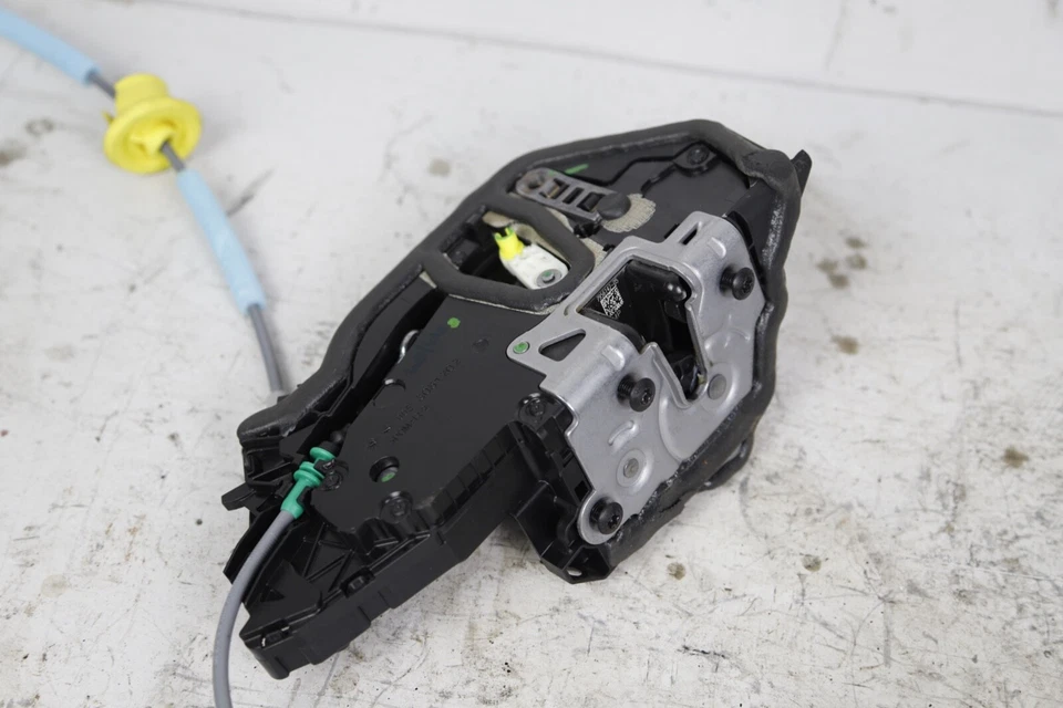 Manija de puerta delantera derecha BMW F44 228i M235i 20-21 acceso cómodo negro con bloqueo OEM Foto 4 de 4