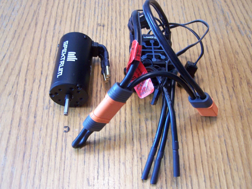 Arrma Spektrum Firma 150A Smart 6s ESC & 2050kv 4 Pole Brushless Motor / Kraton - Image 4 of 4