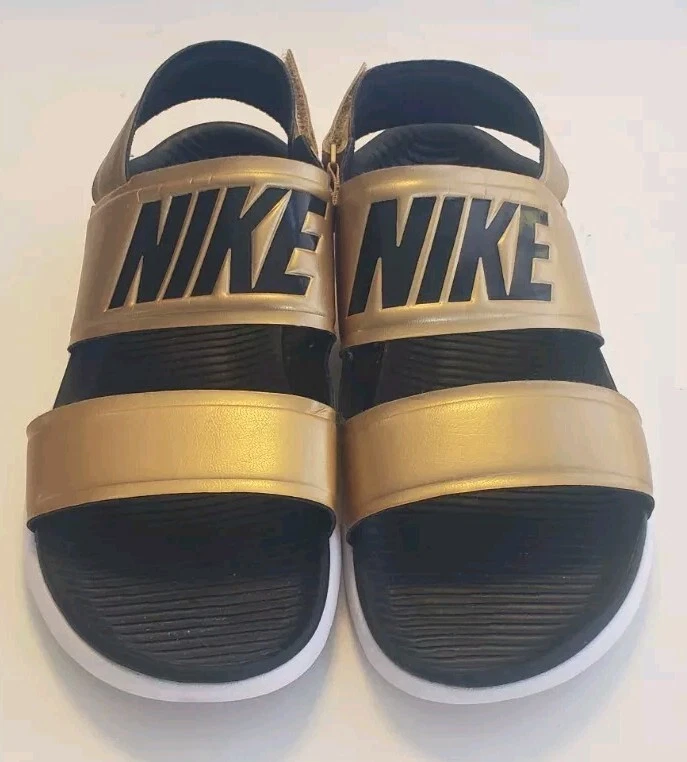 Sandali Nike Tanjun donna 7 sport oro nero logo grande comodi casual punta aperta