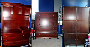 Cherry Wood 3-Piece Children Bedroom Set Very Good Condition Pali Design