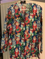 womens long sleeve scrubs top. size small. great Christmas pattern