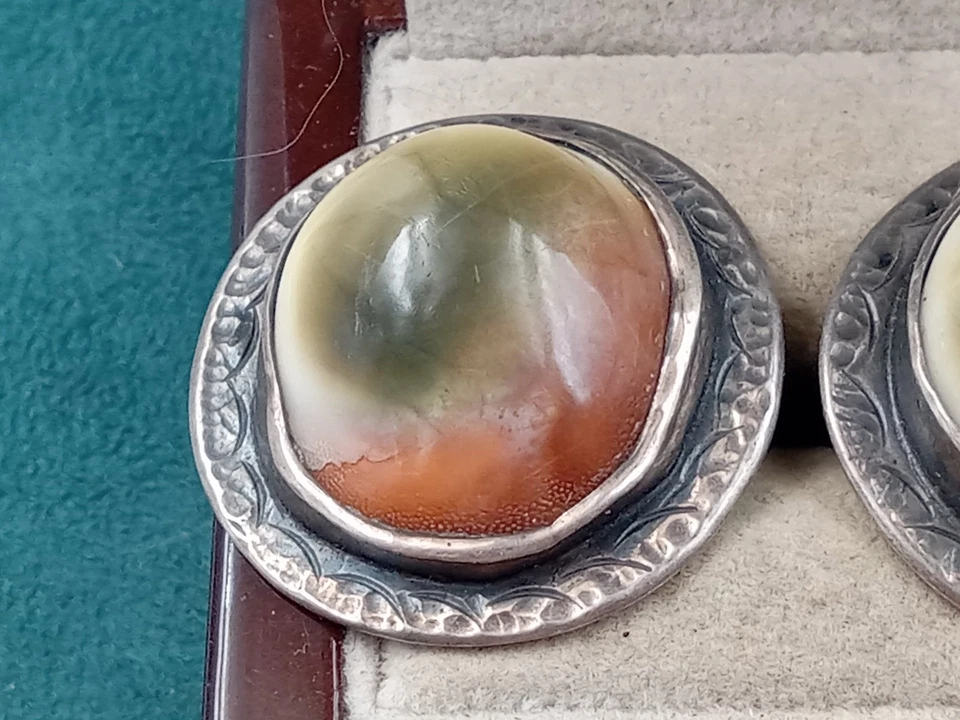 CARILIZ 手工制作纯银袖扣 带 COWRIE 贝壳 橙色 白色和绿色 — 第 3/4 张图片