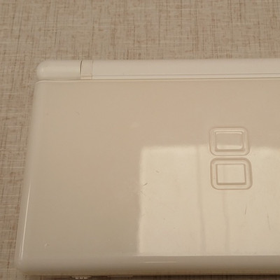 Nintendo DS Lite White Handheld System USG-001 Multiplayer Wireless Region Free
