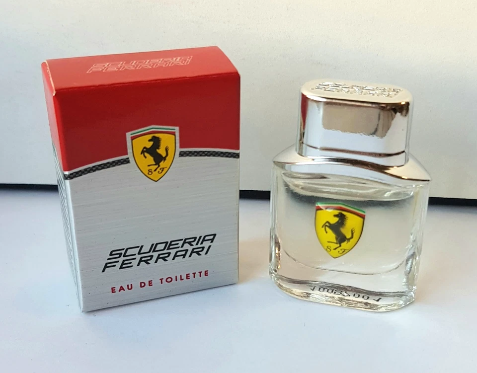 RARETÉ !!! FERRARI SCUDERIA FERRARI edt 4 ml - Photo 1/1