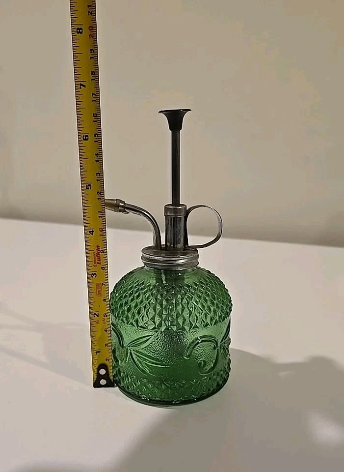 Bomba de metal vintage Plant Mister hoja de vidrio prensado verde vid Foto 2 de 4