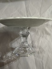 Plato de cupcakes vintage o servidor en pedestal crema con base de vidrio de corte transparente