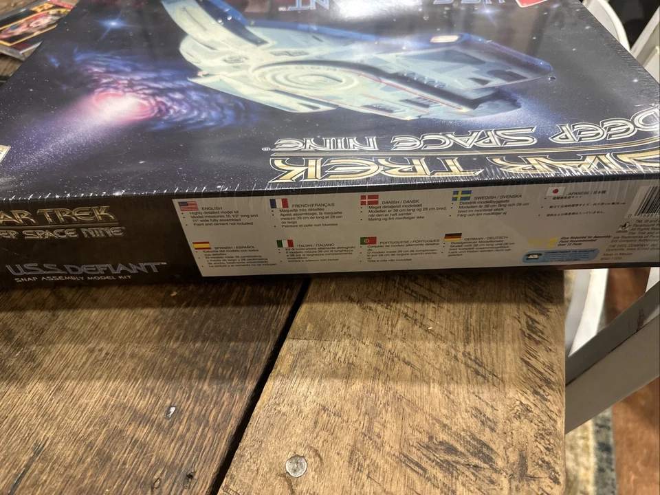 Star Trek Deep Space Nine U.S.S. Defiant A.M.T./Ertl Model Kit 4613 - Image 4 of 4