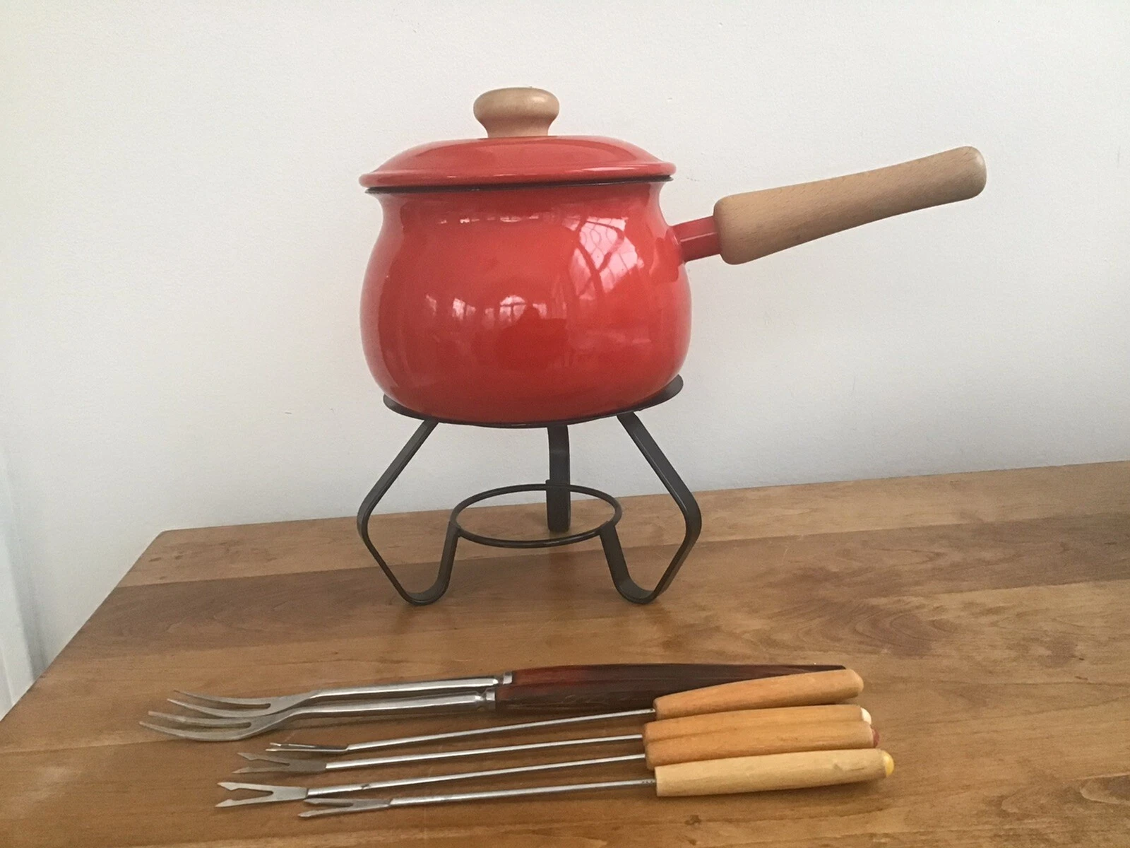 Vintage Red Enamel MCM Fondue Pot Lid Wood Handle Stand & Set 6 Mismatched Forks