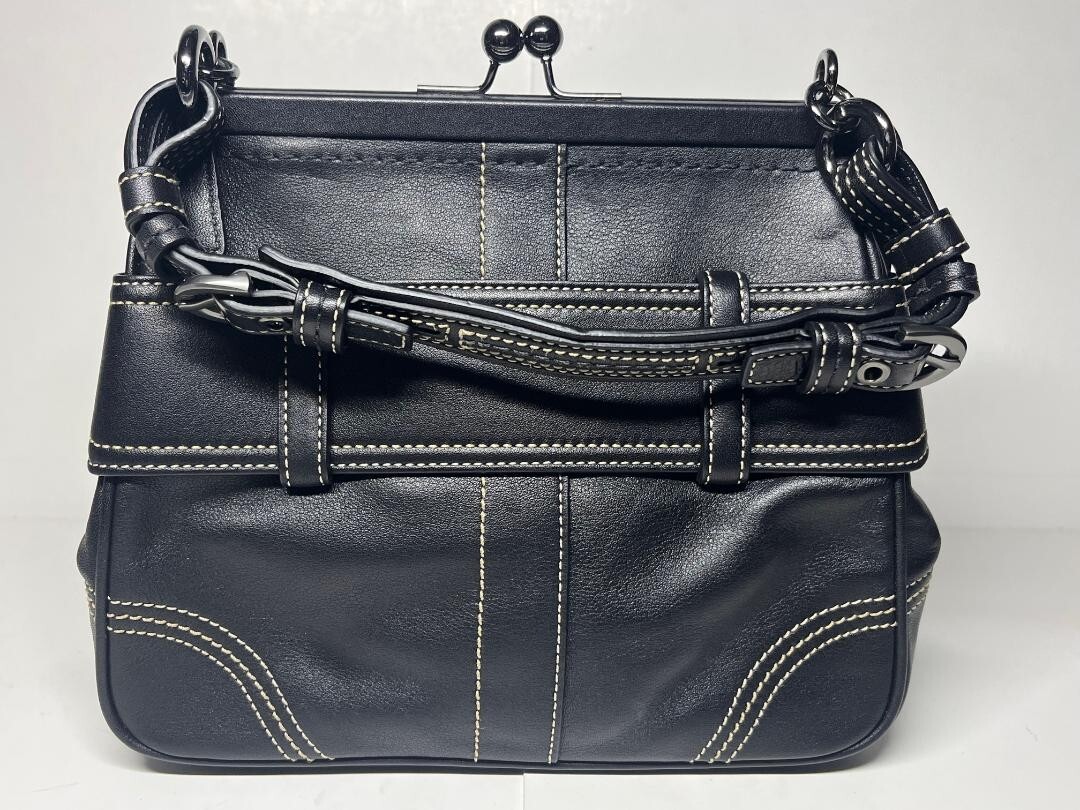 VINTAGE COACH 2005 BLACK LEATHER BUCKLE BELT KISS LOCK BAG 8A12