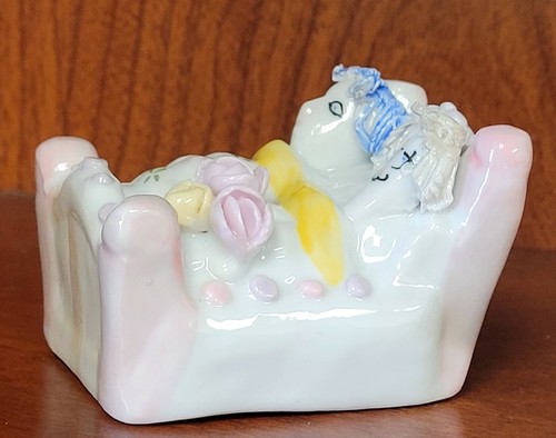 Sleeping Couple In Bed Vtg Porcelain Figurine Comic Men Women Weird - Picture 3 of 12