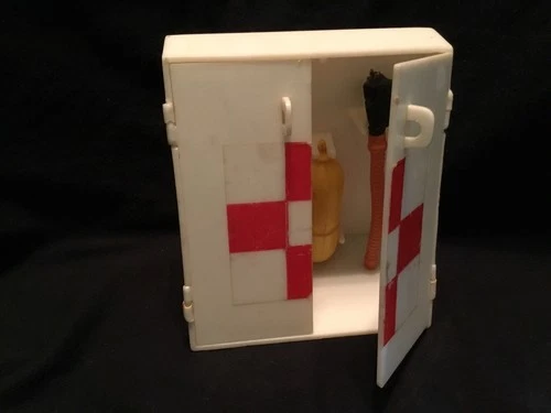 GI Joe, AT Training Tower First Aide Box and accessories
