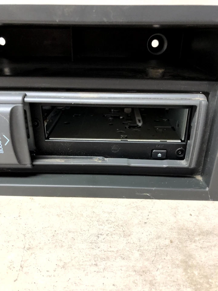 Reproductor de CD Cadillac genuino OEM montado en consola 6 discos para Cadillac Seville 2002 Foto 2 de 4