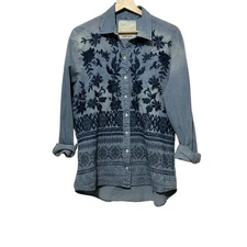 Johnny Was Chambray Embroidered Blouse size Medium foral denim 3J workshop